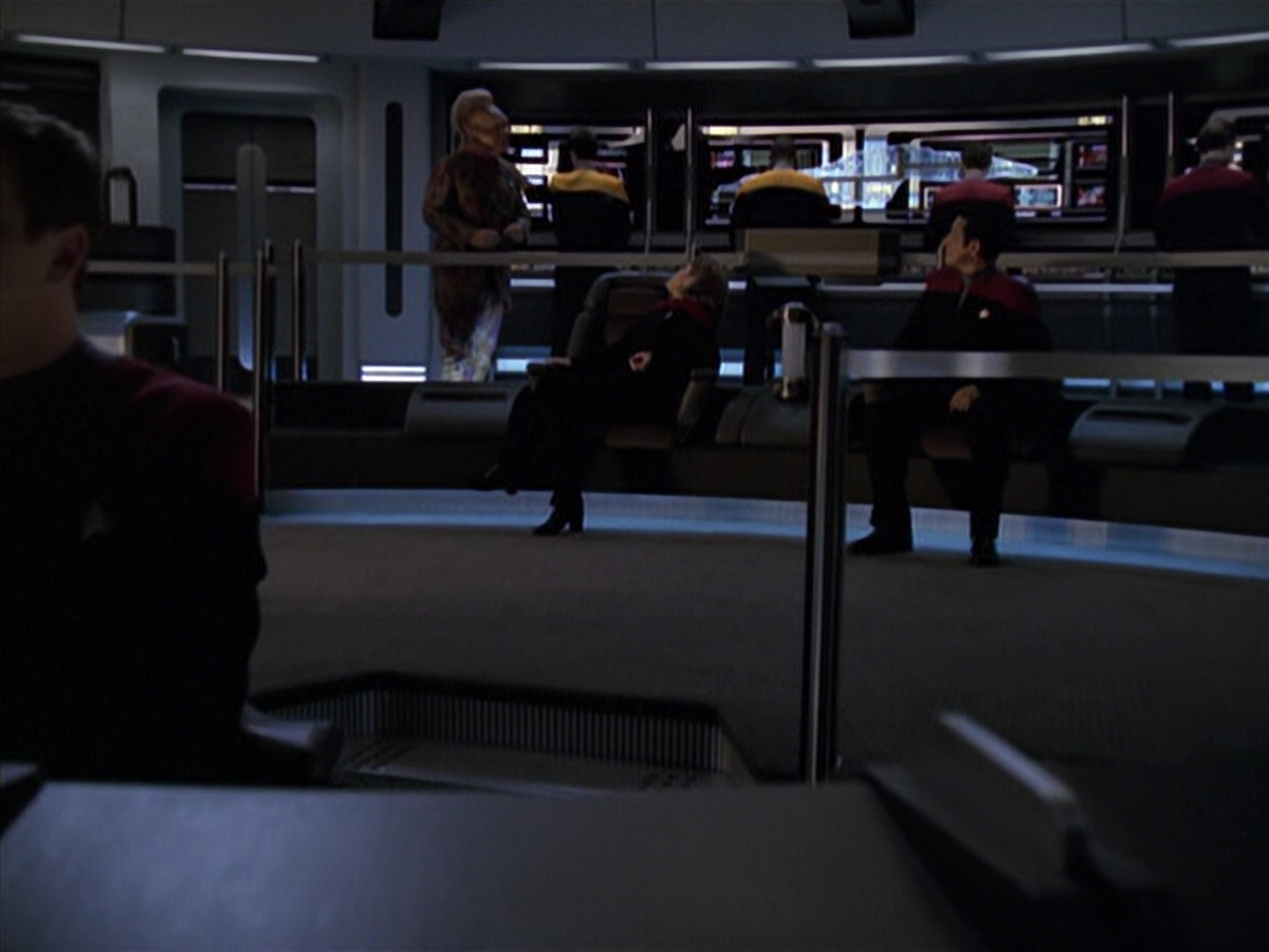 extant_StarTrek_VOY_6x25-TheHauntingOfDeckTwelve_03574.jpg