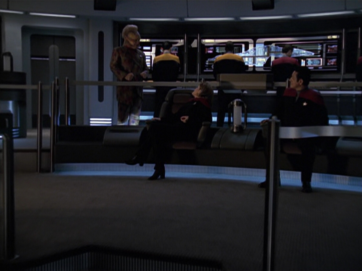 extant_StarTrek_VOY_6x25-TheHauntingOfDeckTwelve_03577.jpg