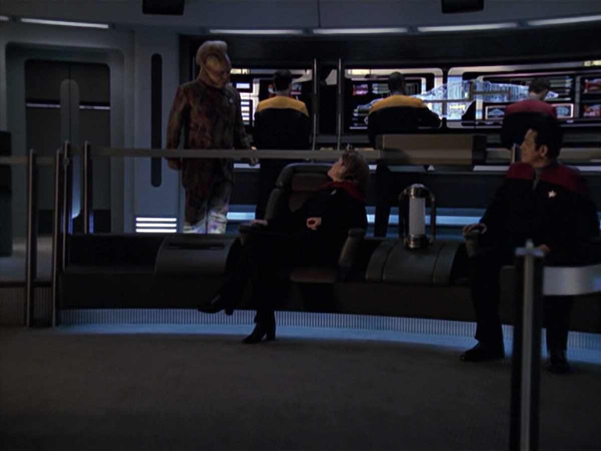 extant_StarTrek_VOY_6x25-TheHauntingOfDeckTwelve_03579.jpg