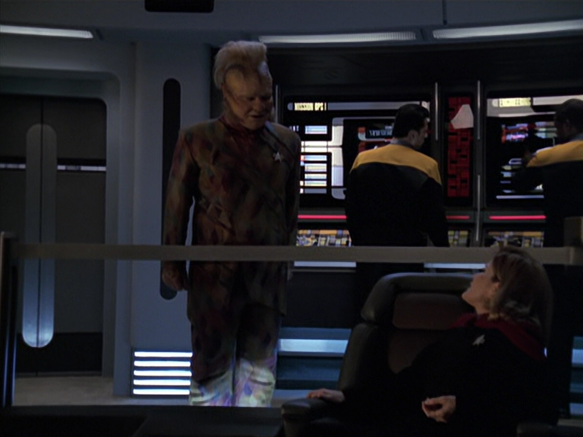 extant_StarTrek_VOY_6x25-TheHauntingOfDeckTwelve_03586.jpg