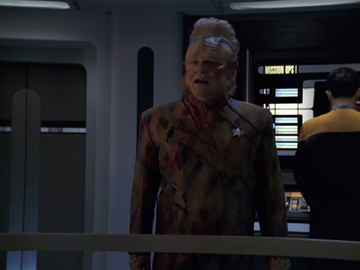 extant_StarTrek_VOY_6x25-TheHauntingOfDeckTwelve_03593.jpg