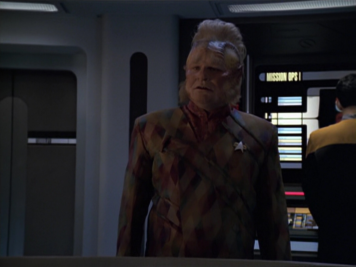 extant_StarTrek_VOY_6x25-TheHauntingOfDeckTwelve_03594.jpg