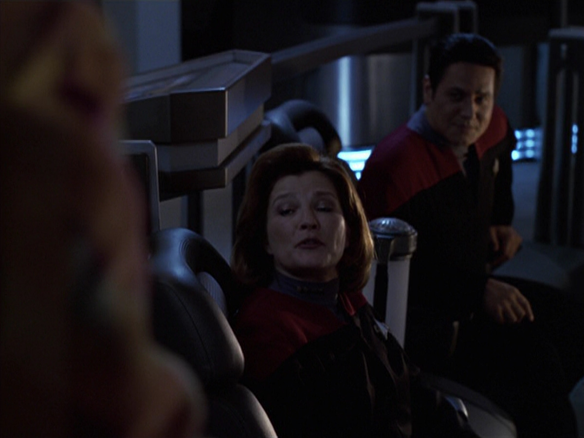 extant_StarTrek_VOY_6x25-TheHauntingOfDeckTwelve_03610.jpg