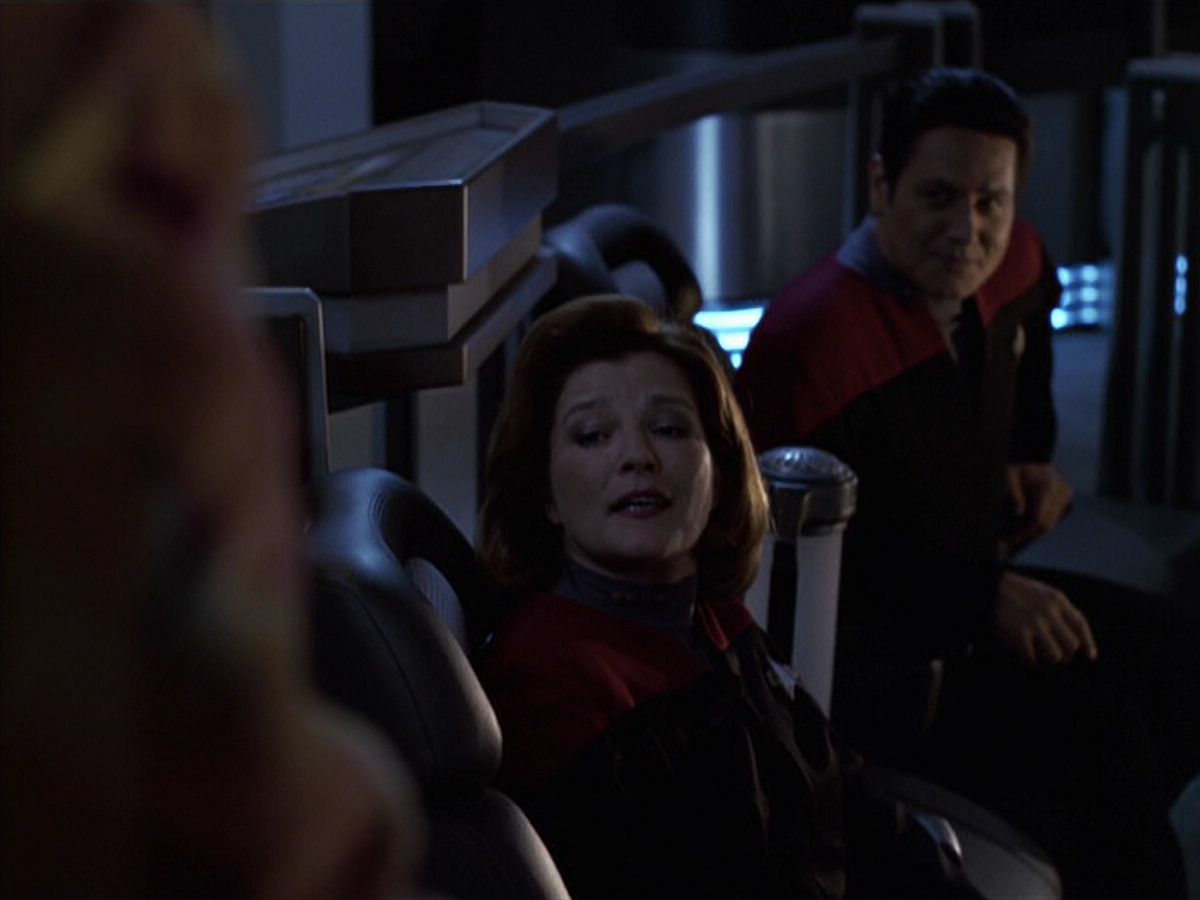 extant_StarTrek_VOY_6x25-TheHauntingOfDeckTwelve_03611.jpg