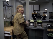 extant_StarTrek_VOY_6x25-TheHauntingOfDeckTwelve_00645.jpg