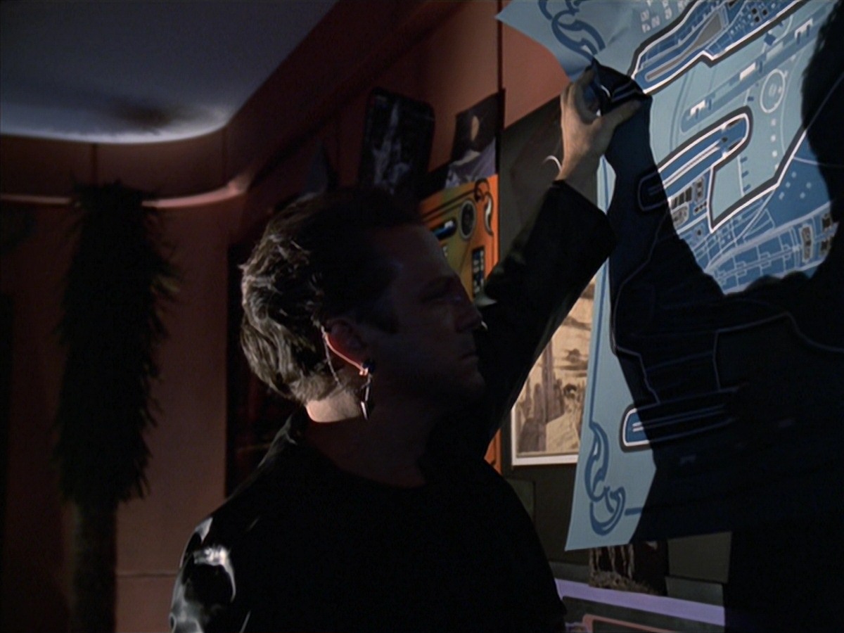 extant_StarTrek_VOY_7x04-Repression_0013.jpg