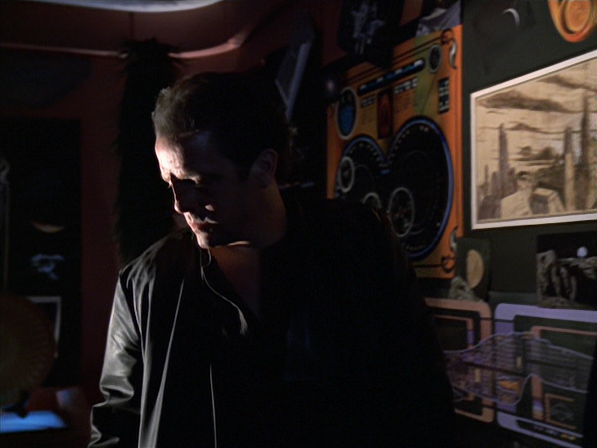 extant_StarTrek_VOY_7x04-Repression_0016.jpg
