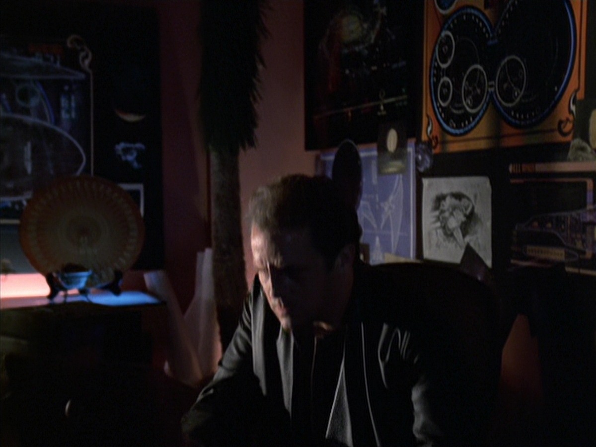 extant_StarTrek_VOY_7x04-Repression_0018.jpg