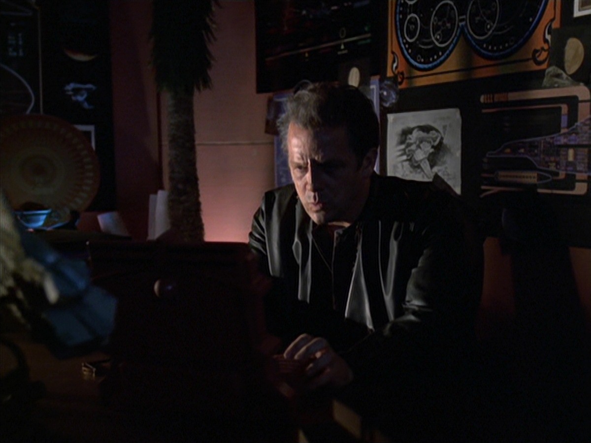 extant_StarTrek_VOY_7x04-Repression_0020.jpg