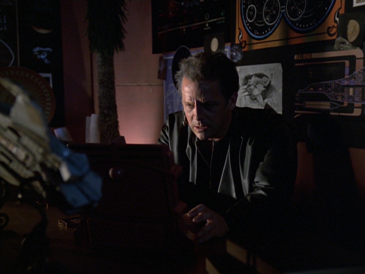 extant_StarTrek_VOY_7x04-Repression_0025.jpg