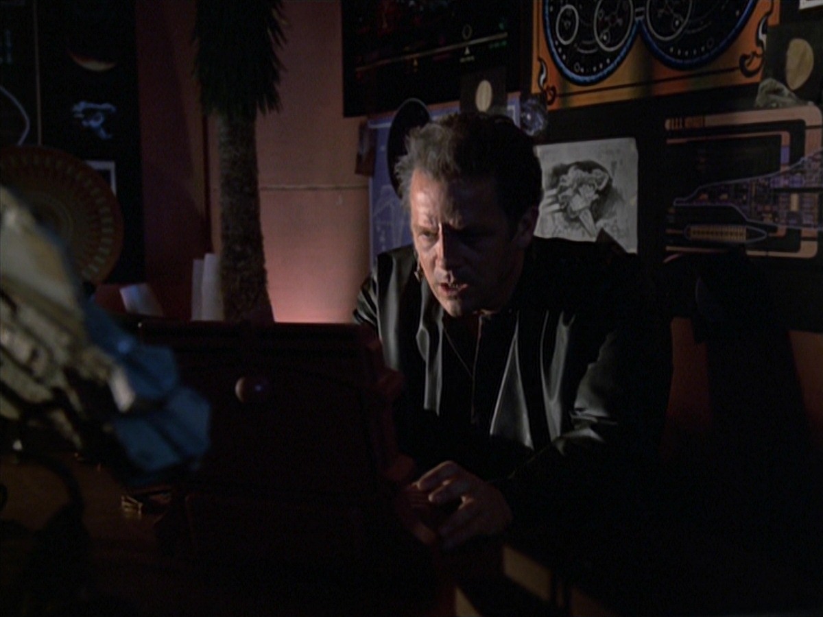 extant_StarTrek_VOY_7x04-Repression_0026.jpg