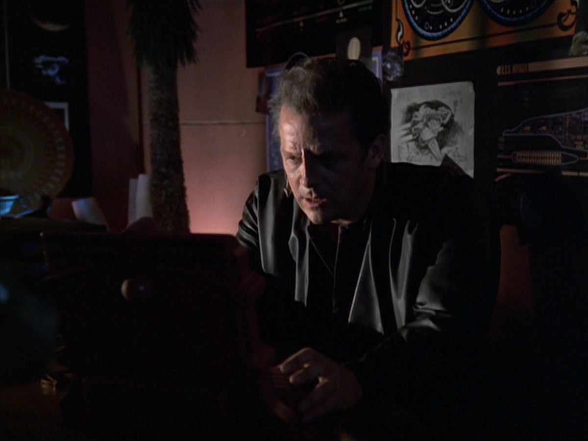 extant_StarTrek_VOY_7x04-Repression_0030.jpg