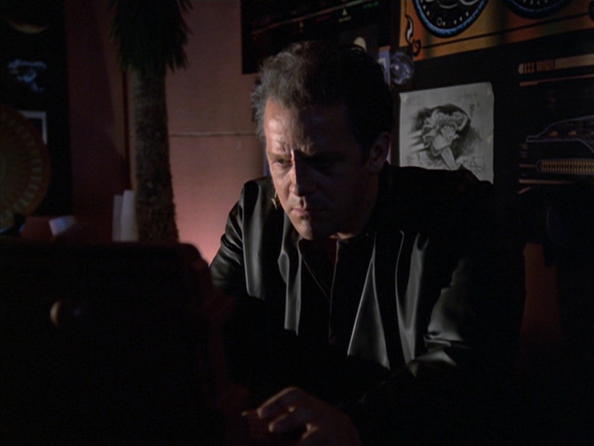extant_StarTrek_VOY_7x04-Repression_0034.jpg