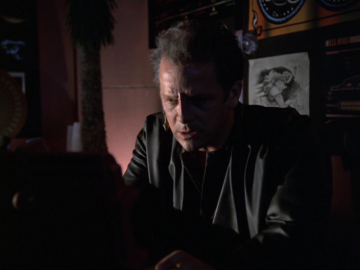 extant_StarTrek_VOY_7x04-Repression_0036.jpg