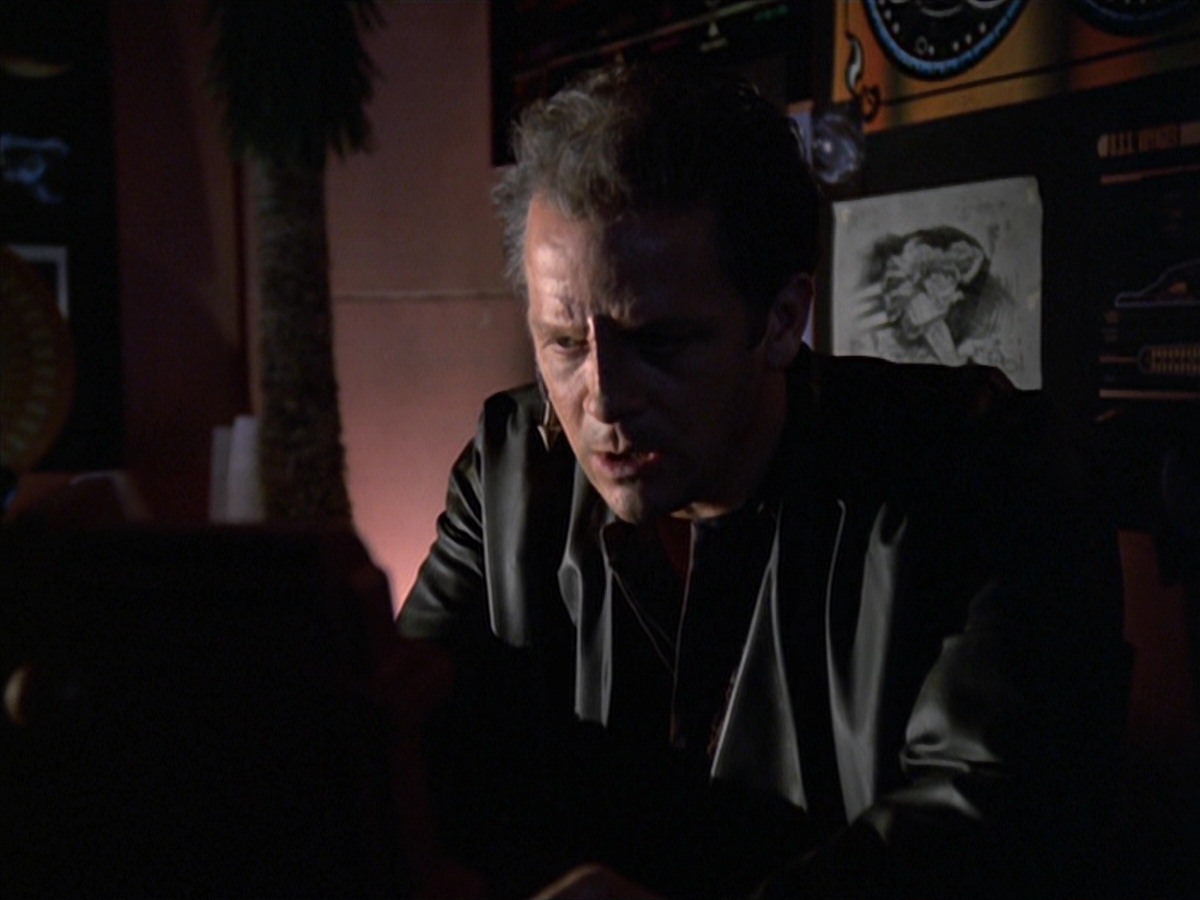 extant_StarTrek_VOY_7x04-Repression_0037.jpg