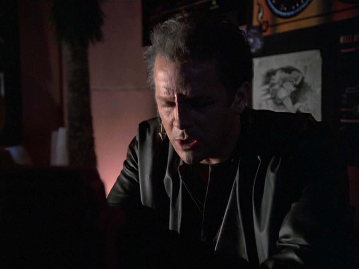 extant_StarTrek_VOY_7x04-Repression_0045.jpg