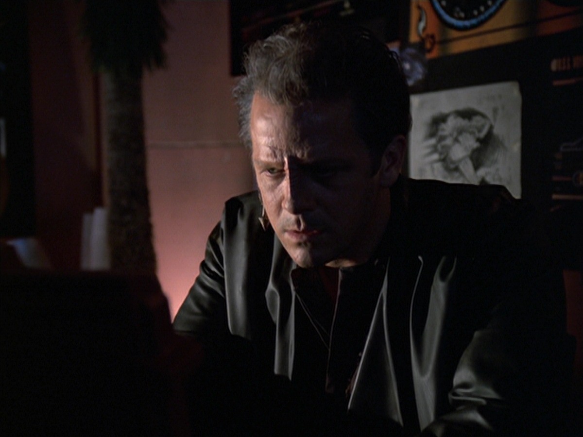 extant_StarTrek_VOY_7x04-Repression_0048.jpg