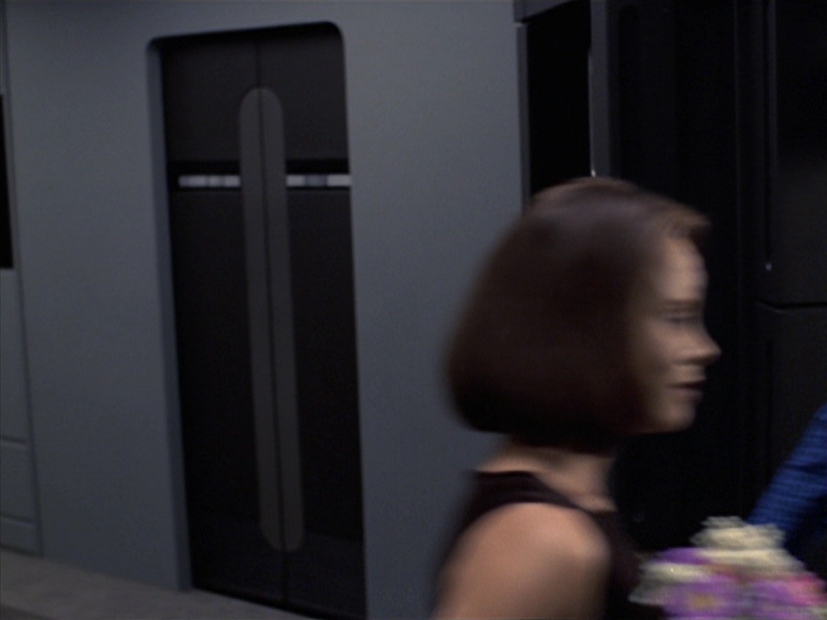 extant_StarTrek_VOY_7x04-Repression_0229.jpg