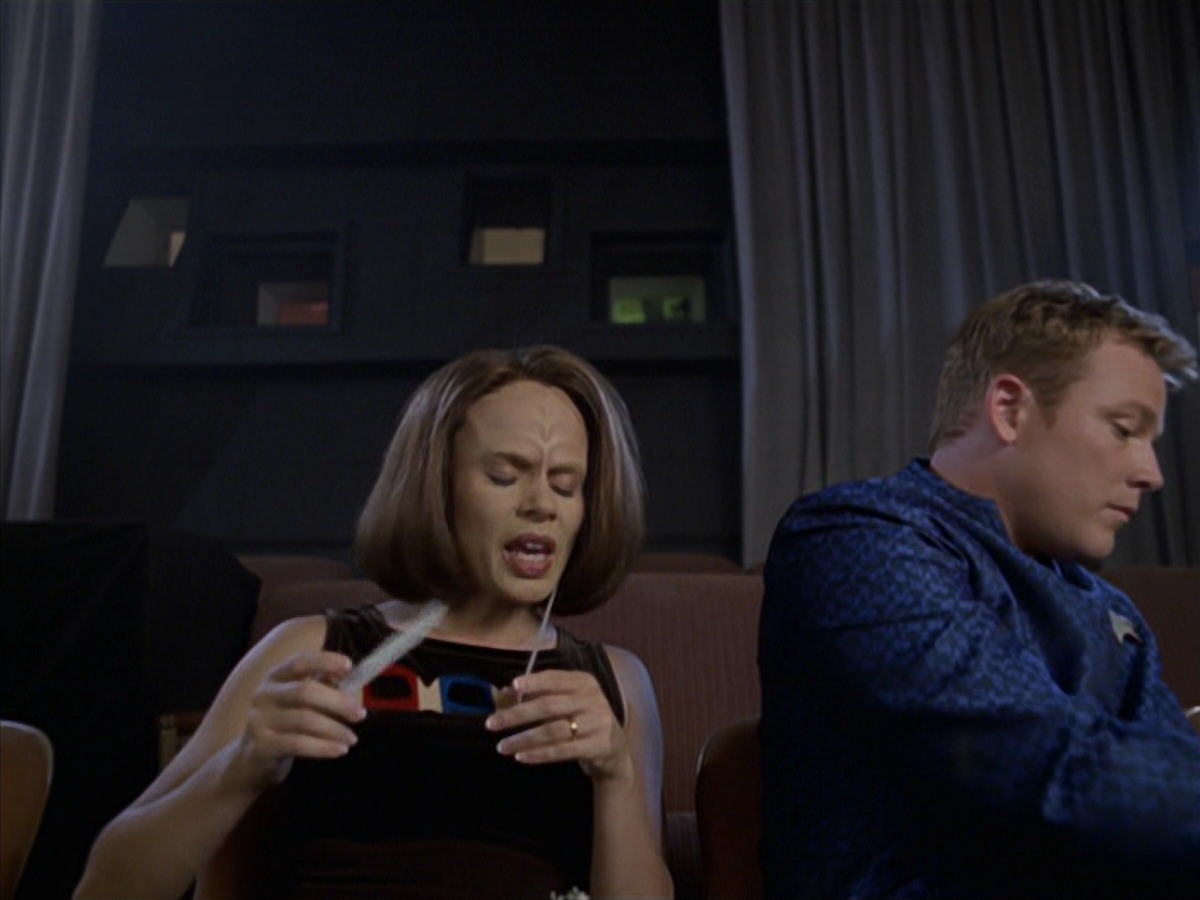extant_StarTrek_VOY_7x04-Repression_0300.jpg