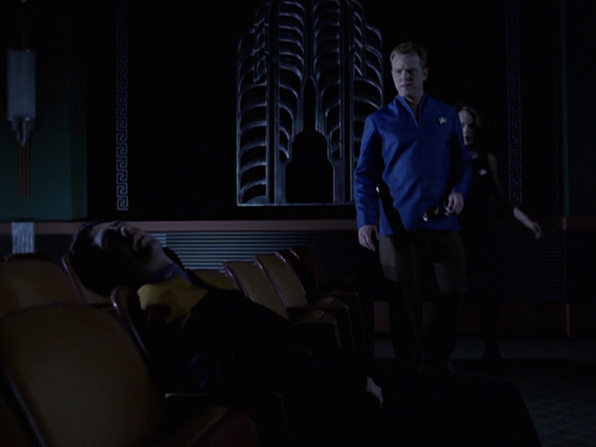 extant_StarTrek_VOY_7x04-Repression_0427.jpg