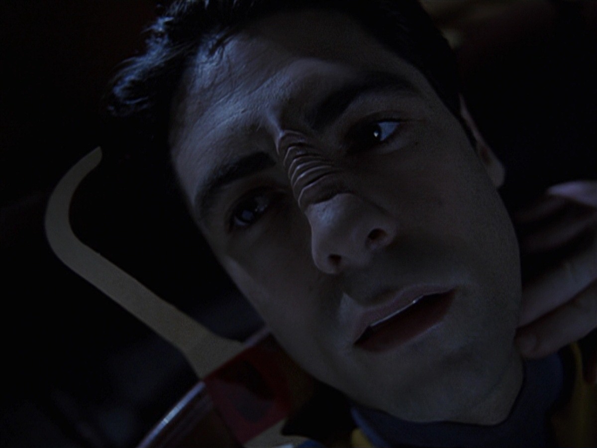 extant_StarTrek_VOY_7x04-Repression_0438.jpg