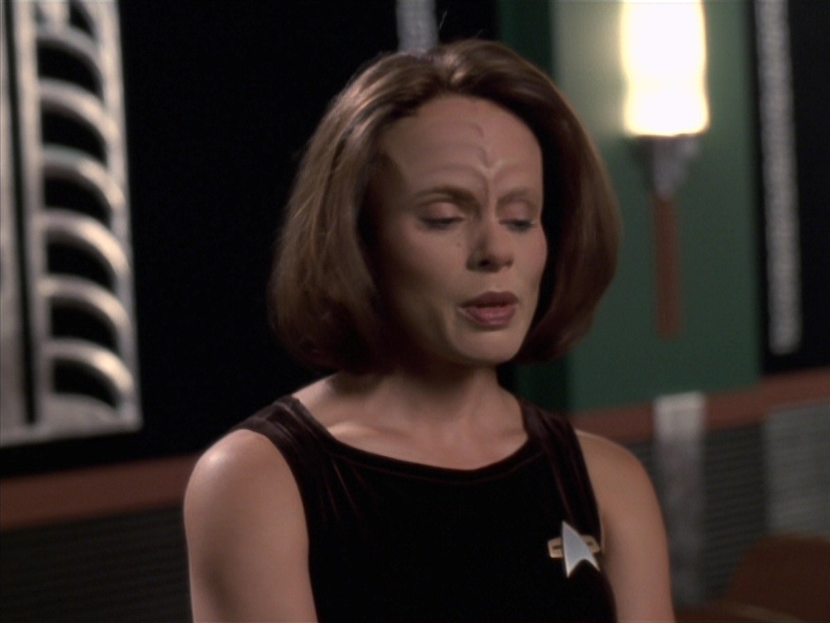 extant_StarTrek_VOY_7x04-Repression_0516.jpg