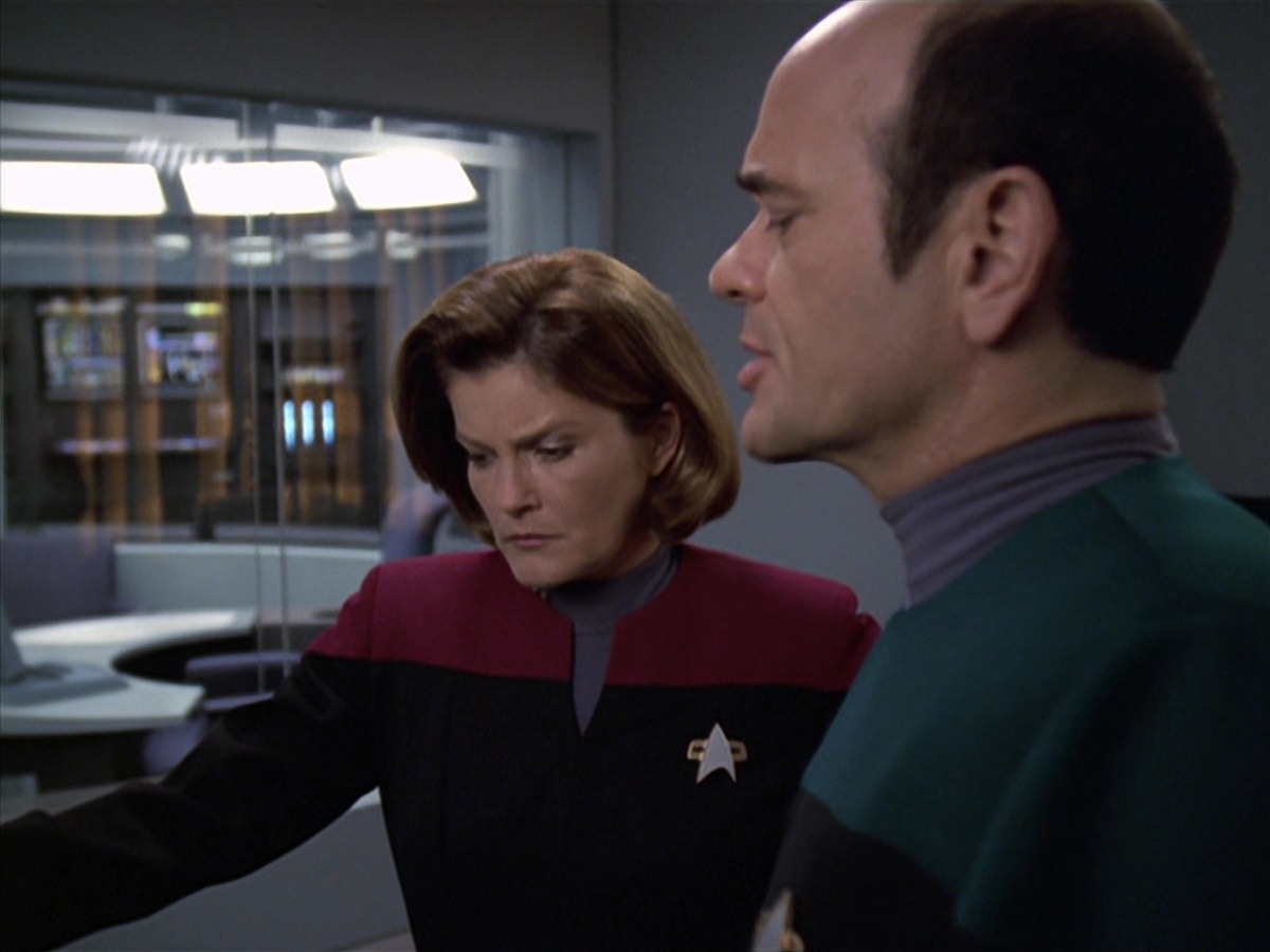 extant_StarTrek_VOY_7x04-Repression_0557.jpg