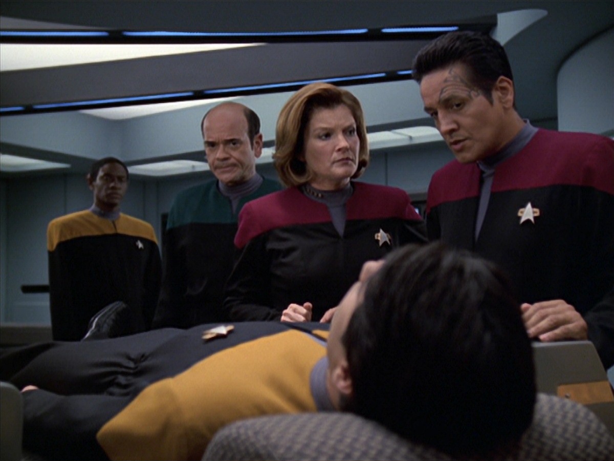 extant_StarTrek_VOY_7x04-Repression_0565.jpg