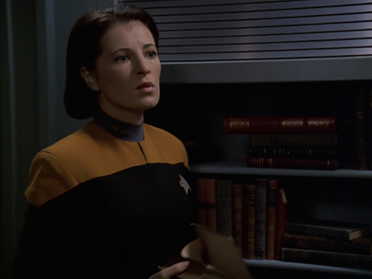 extant_StarTrek_VOY_7x04-Repression_0600.jpg