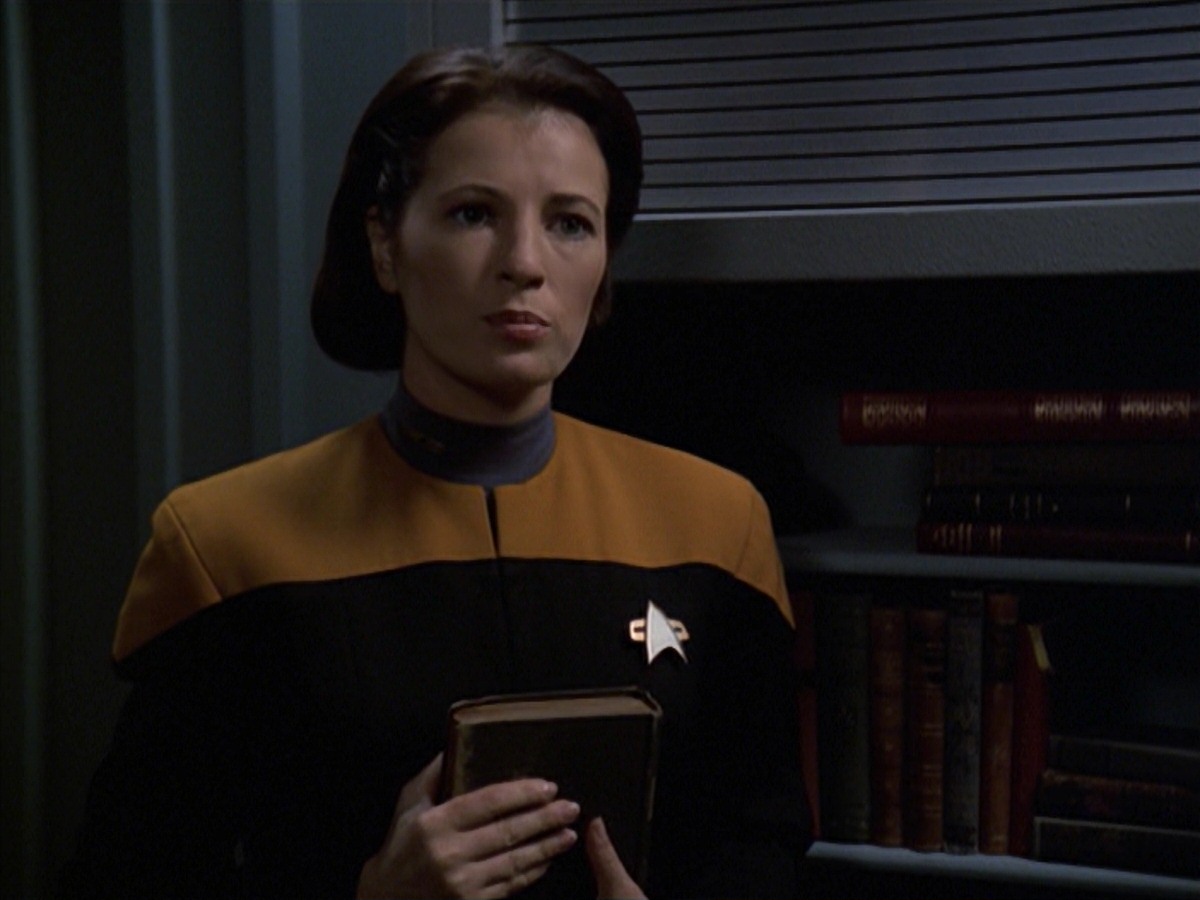 extant_StarTrek_VOY_7x04-Repression_0614.jpg