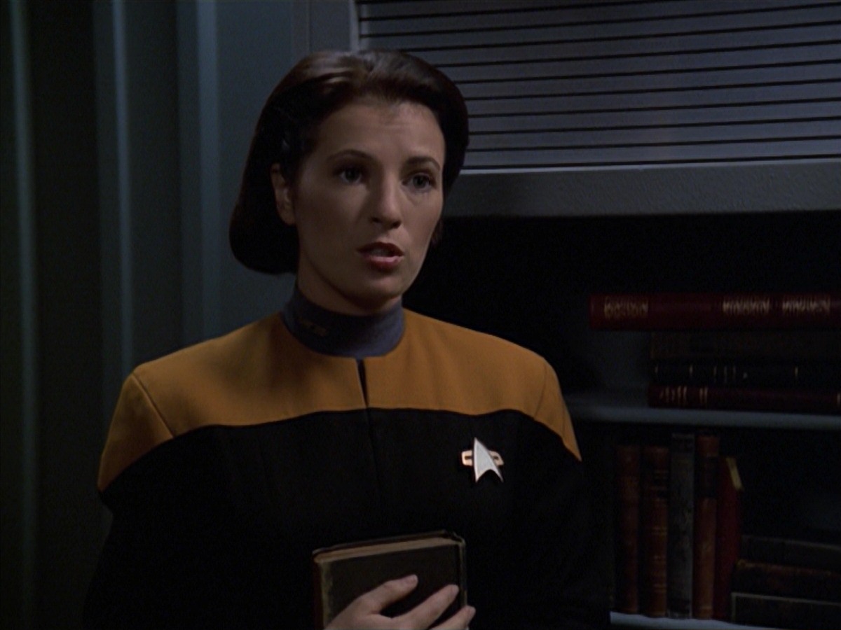 extant_StarTrek_VOY_7x04-Repression_0620.jpg