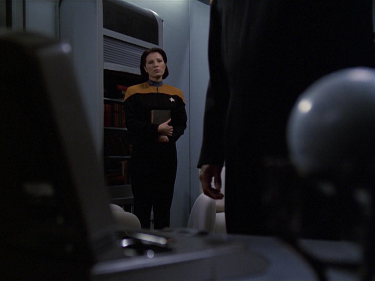 extant_StarTrek_VOY_7x04-Repression_0636.jpg
