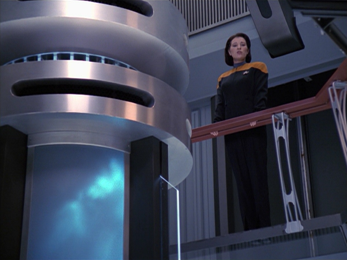 extant_StarTrek_VOY_7x04-Repression_0823.jpg