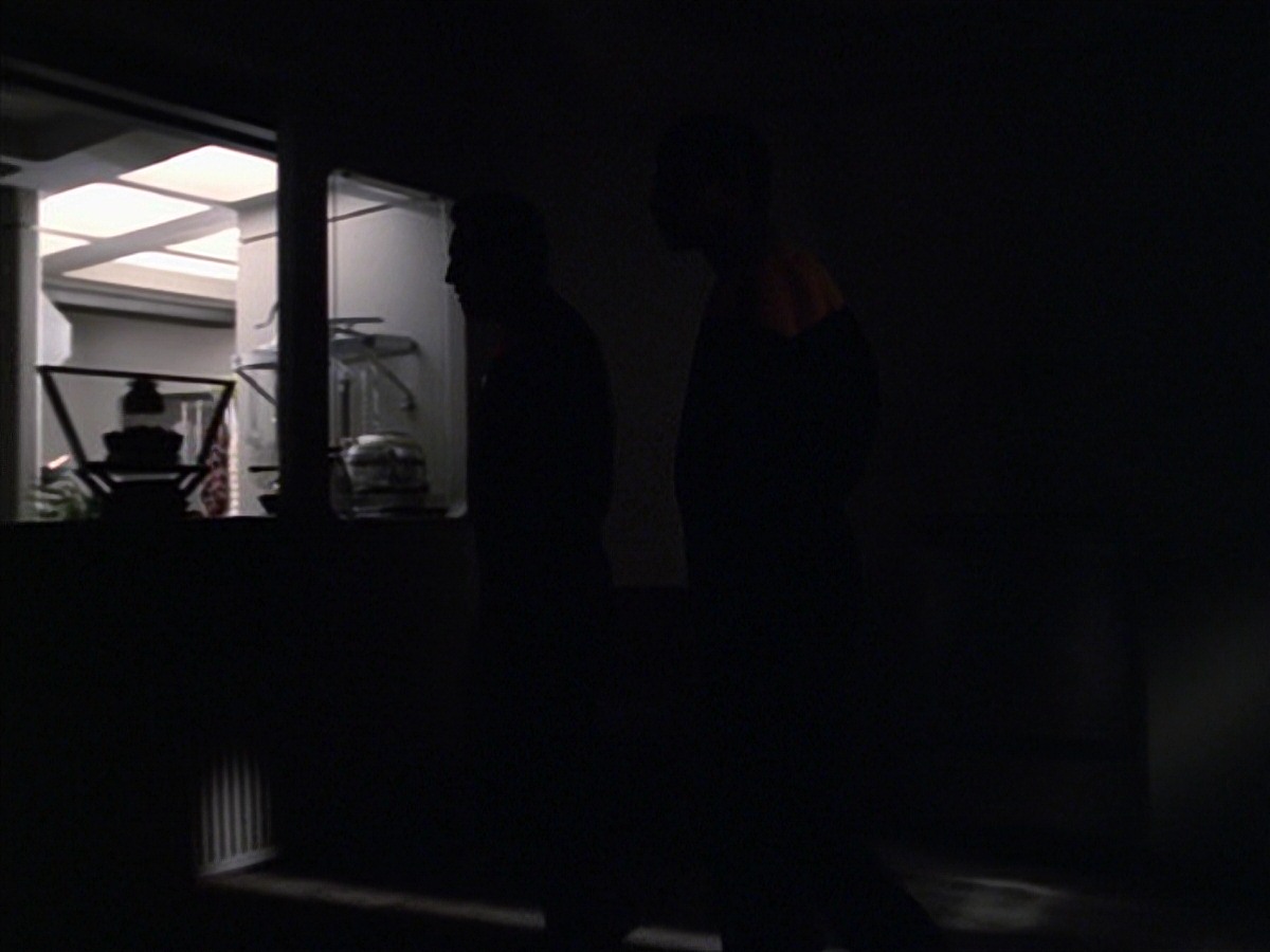 extant_StarTrek_VOY_7x04-Repression_0967.jpg
