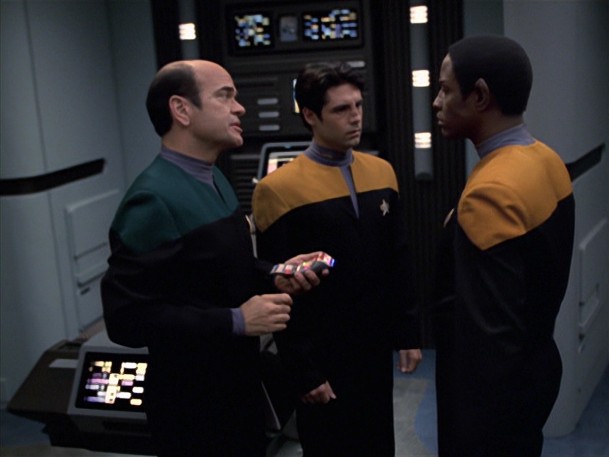 extant_StarTrek_VOY_7x04-Repression_1482.jpg