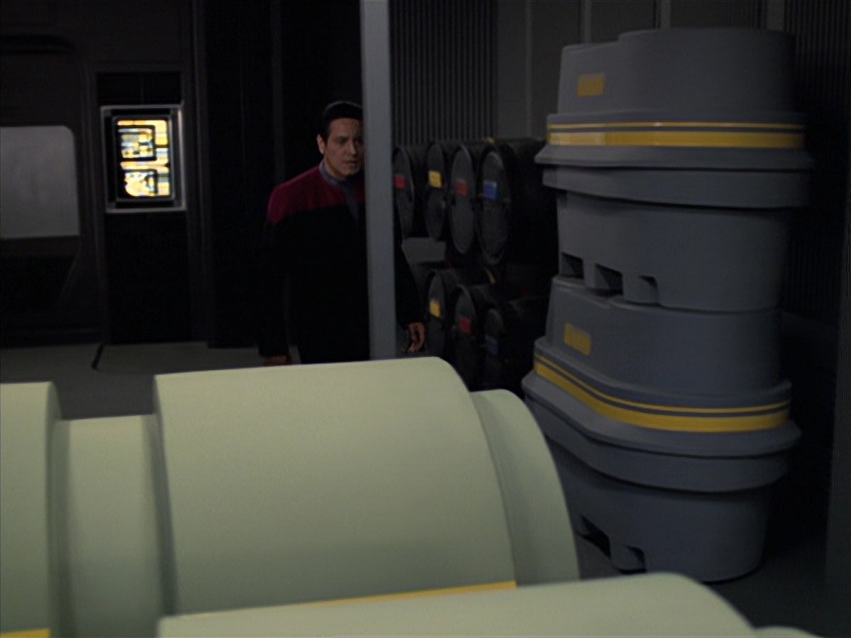 extant_StarTrek_VOY_7x04-Repression_1593.jpg