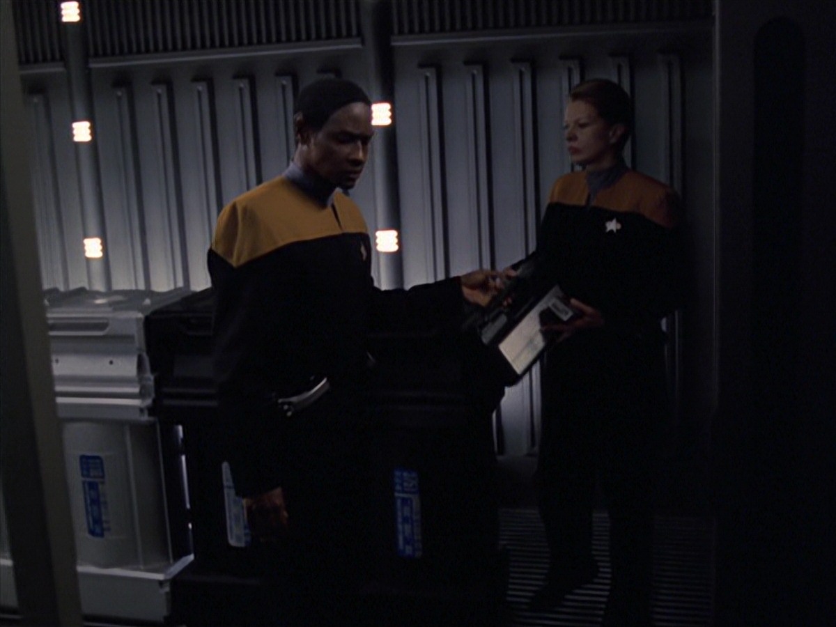 extant_StarTrek_VOY_7x04-Repression_1682.jpg