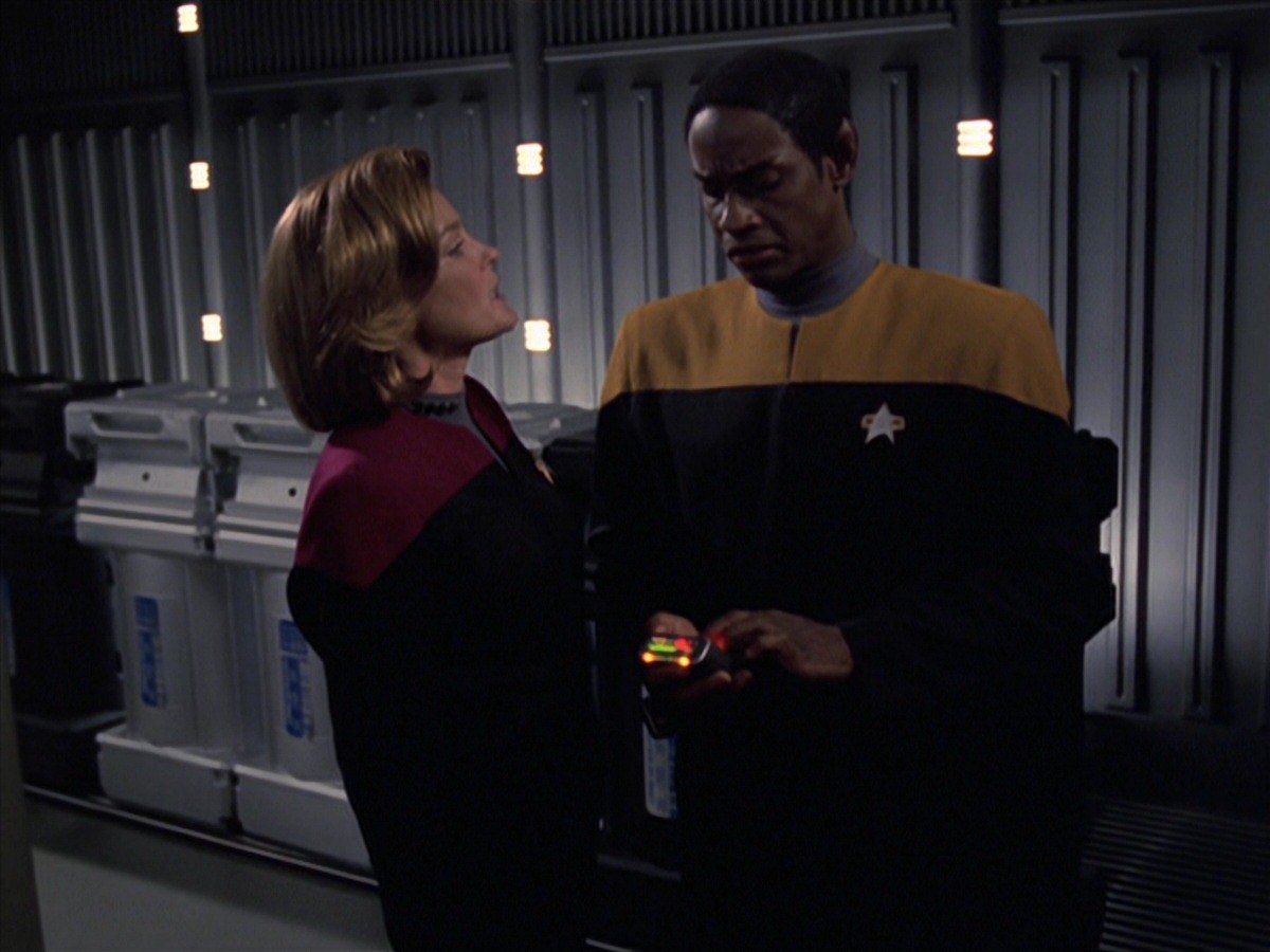 extant_StarTrek_VOY_7x04-Repression_1693.jpg