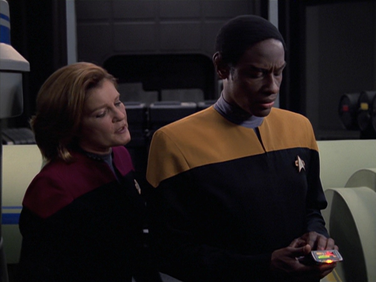 extant_StarTrek_VOY_7x04-Repression_1753.jpg
