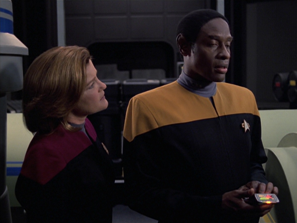 extant_StarTrek_VOY_7x04-Repression_1755.jpg