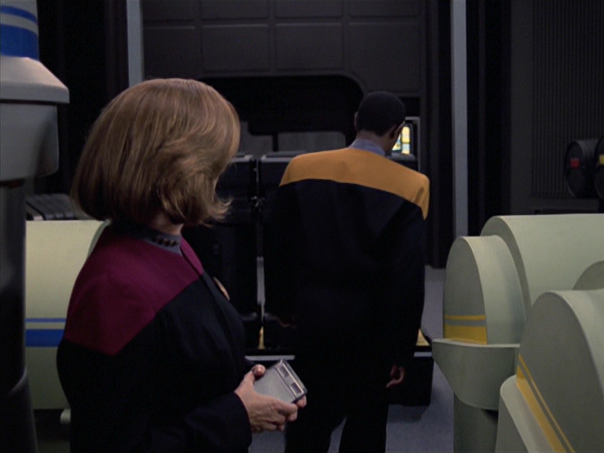 extant_StarTrek_VOY_7x04-Repression_1778.jpg