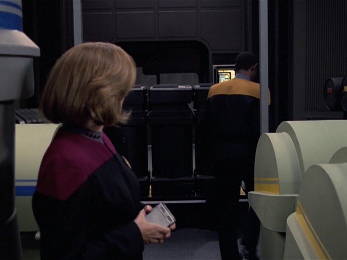 extant_StarTrek_VOY_7x04-Repression_1779.jpg