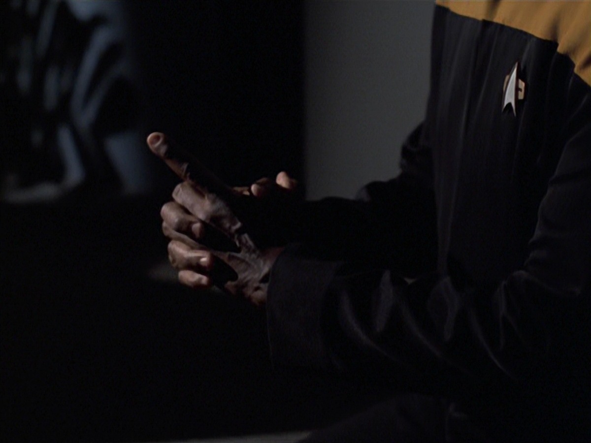 extant_StarTrek_VOY_7x04-Repression_1792.jpg