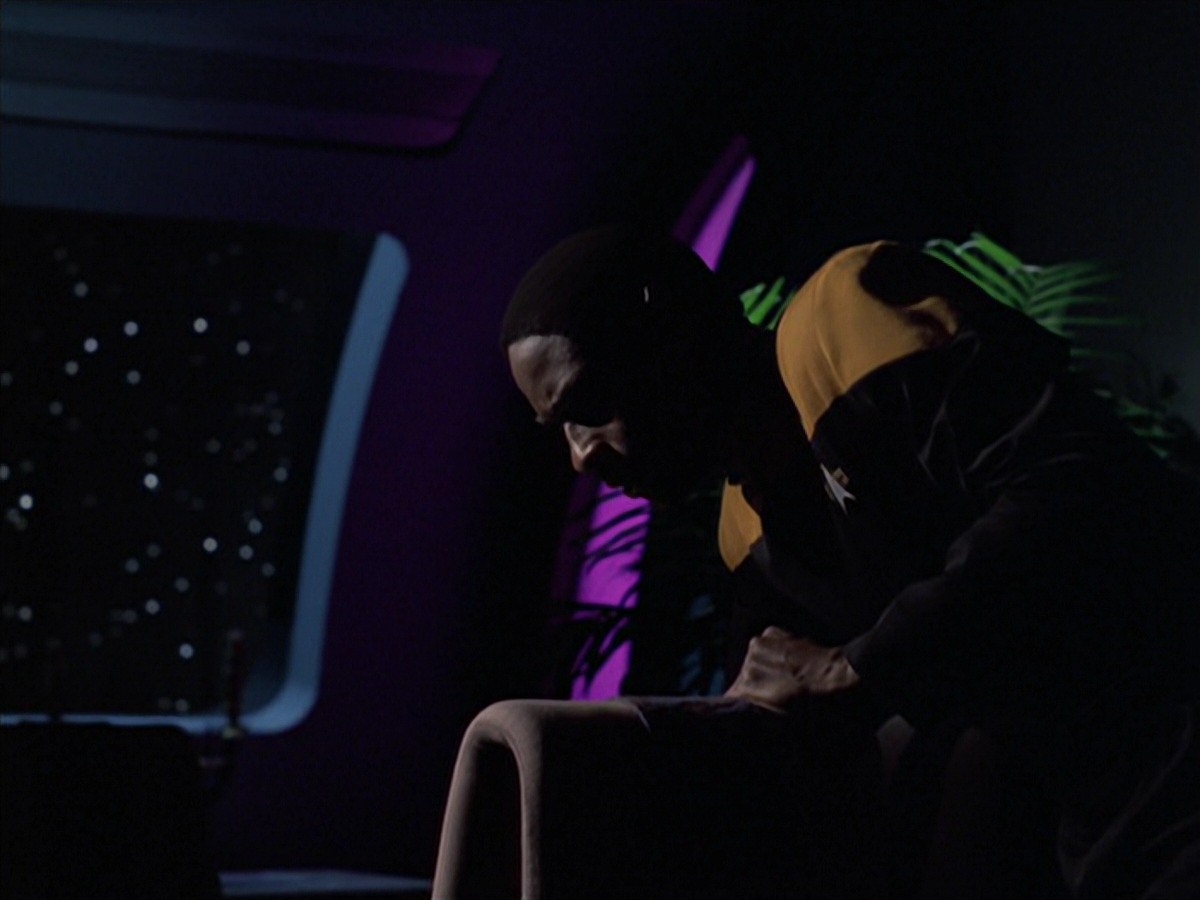 extant_StarTrek_VOY_7x04-Repression_1834.jpg