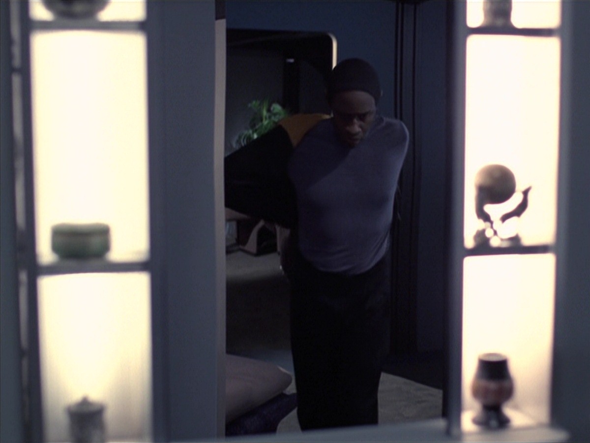 extant_StarTrek_VOY_7x04-Repression_1845.jpg