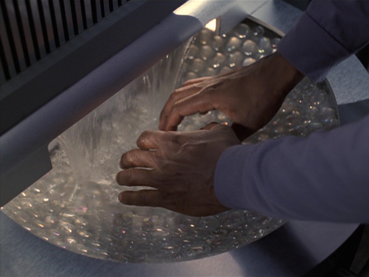 extant_StarTrek_VOY_7x04-Repression_1853.jpg