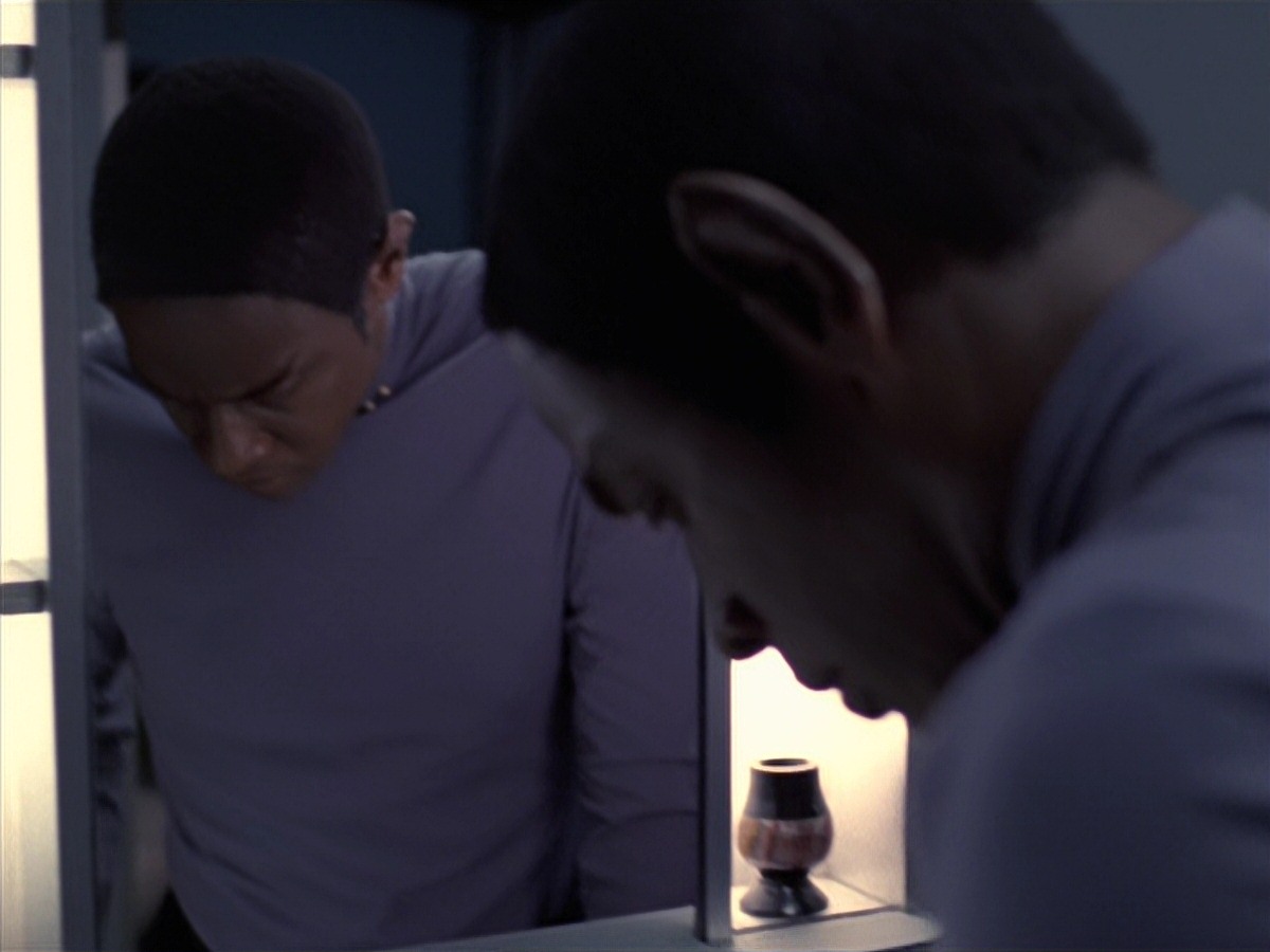 extant_StarTrek_VOY_7x04-Repression_1861.jpg