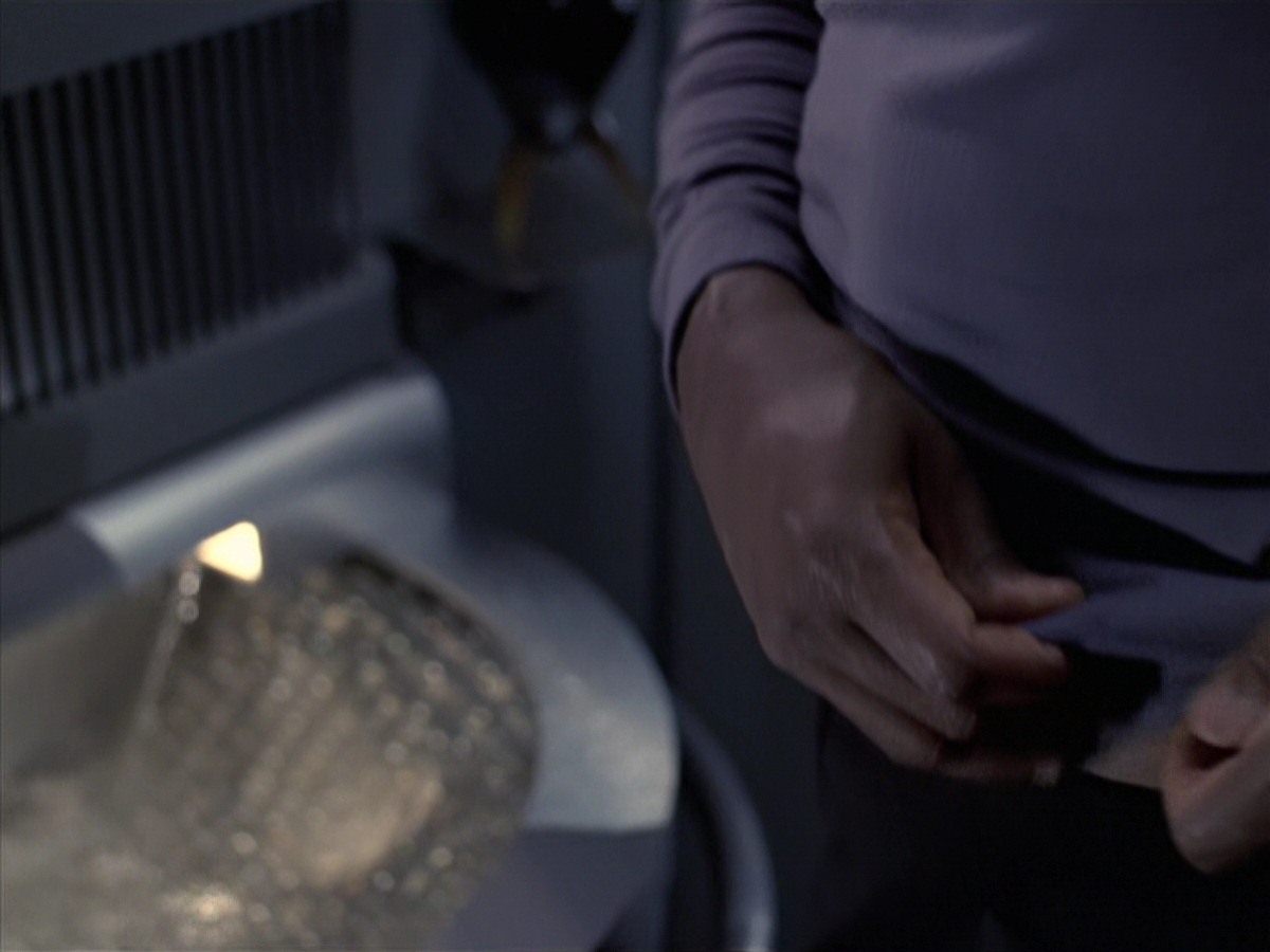 extant_StarTrek_VOY_7x04-Repression_1865.jpg