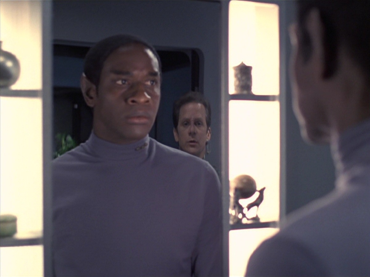 extant_StarTrek_VOY_7x04-Repression_1898.jpg