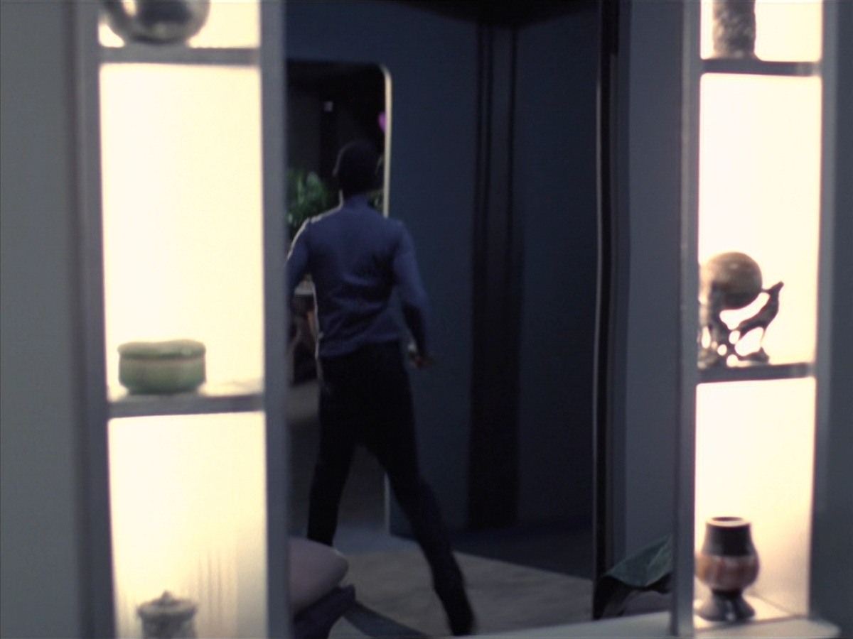extant_StarTrek_VOY_7x04-Repression_1907.jpg